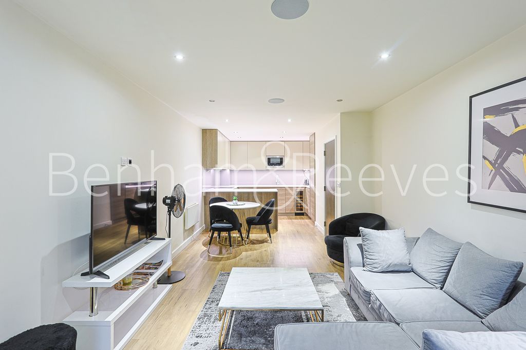 Property photo 1 of 8