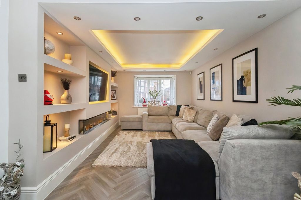 Property photo 2 of 28 Pbox-Img.Jpg