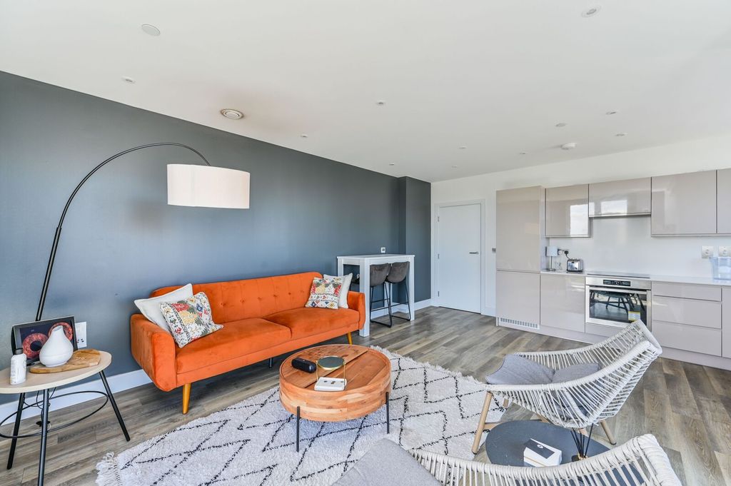 Property photo 1 of 17