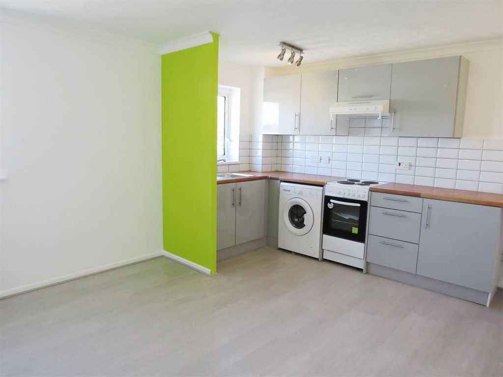 Property photo 3 of 13 Kitchen