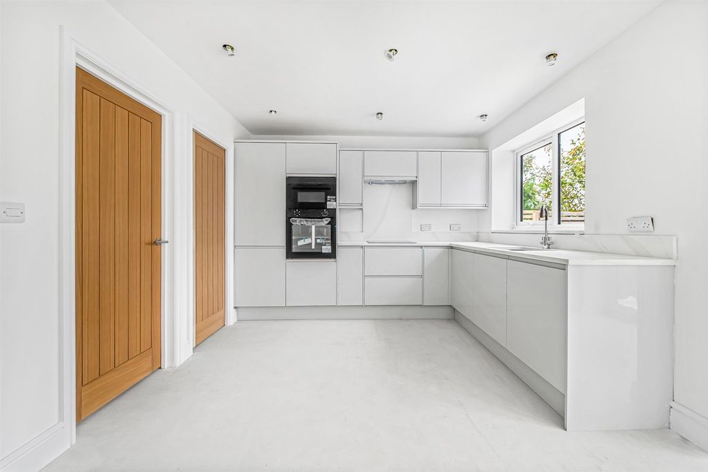 Property photo 2 of 11 18_65221.Jpg