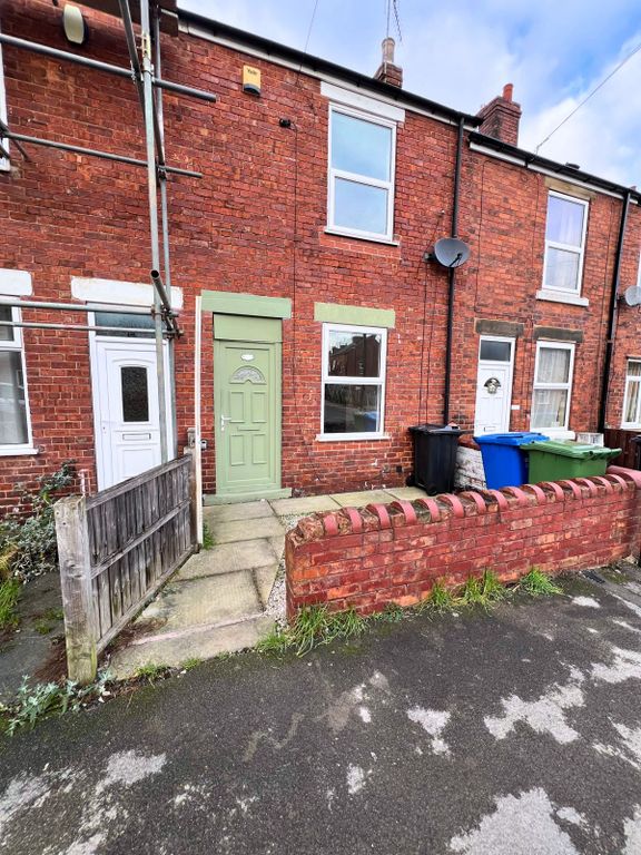 Property photo 1 of 11 16 Dundonald Road, Birdholme, Chesterfield, S40 2Ej