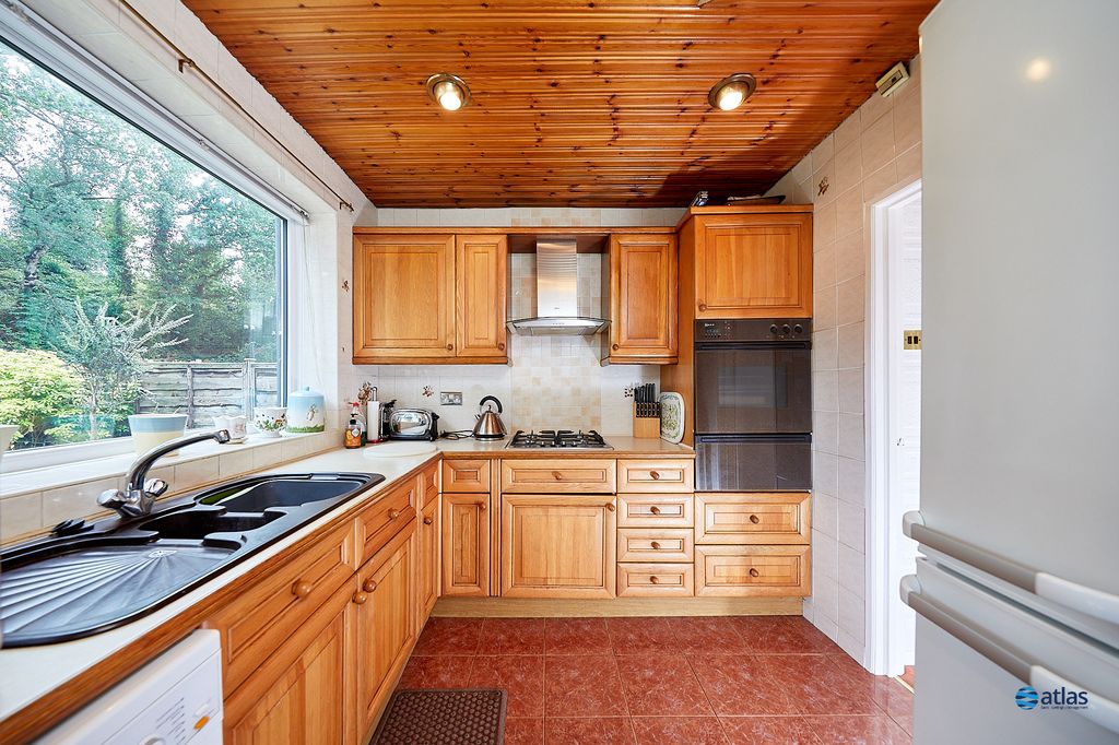 Property photo 2 of 17 Kitchen