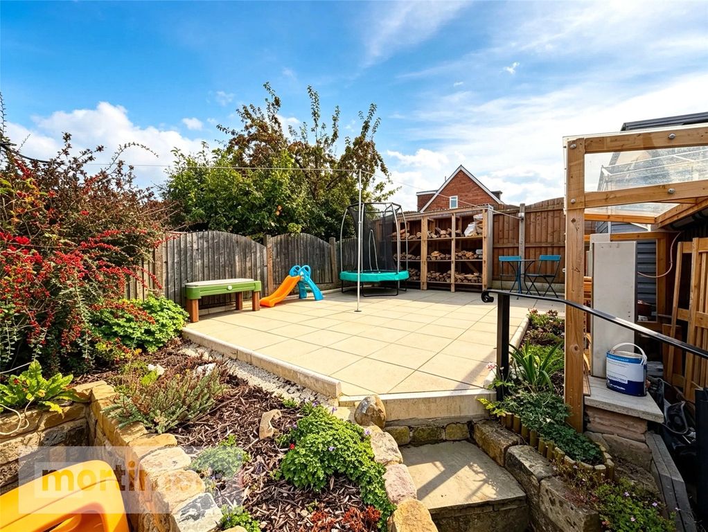 Property photo 3 of 18 Garden