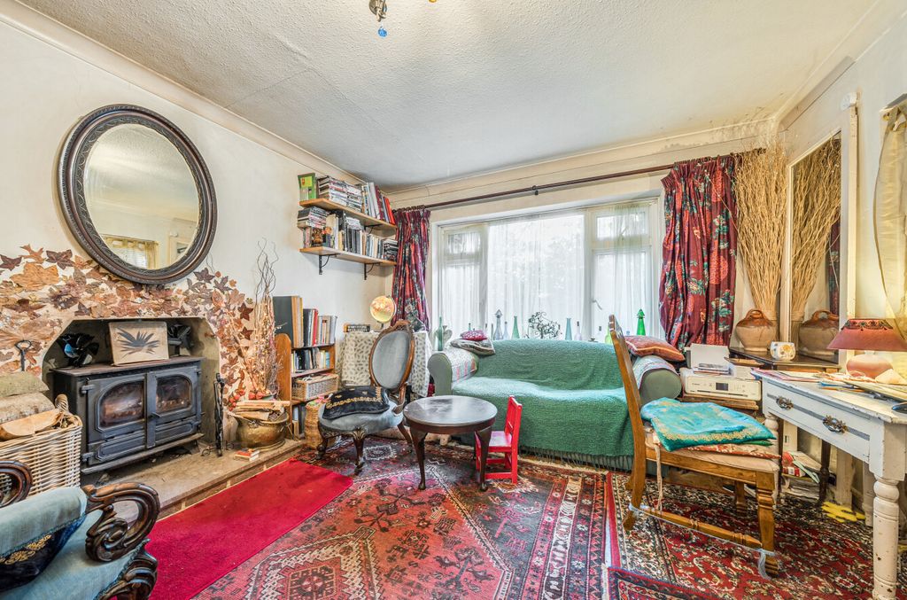 Property photo 2 of 21 1369684-11-68F8A8...