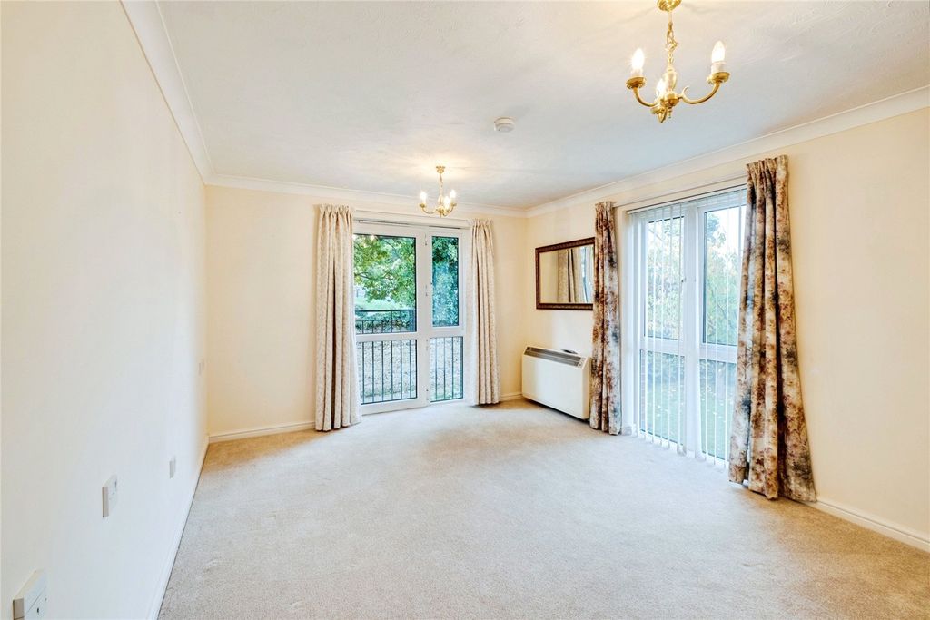 Property photo 2 of 11 Lounge