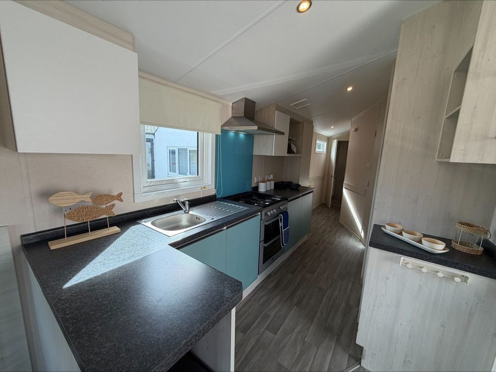Property photo 3 of 12 Atlas Moonstone 2016 Car0064643 133633247.Jpeg