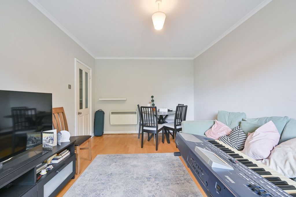 Property photo 3 of 11