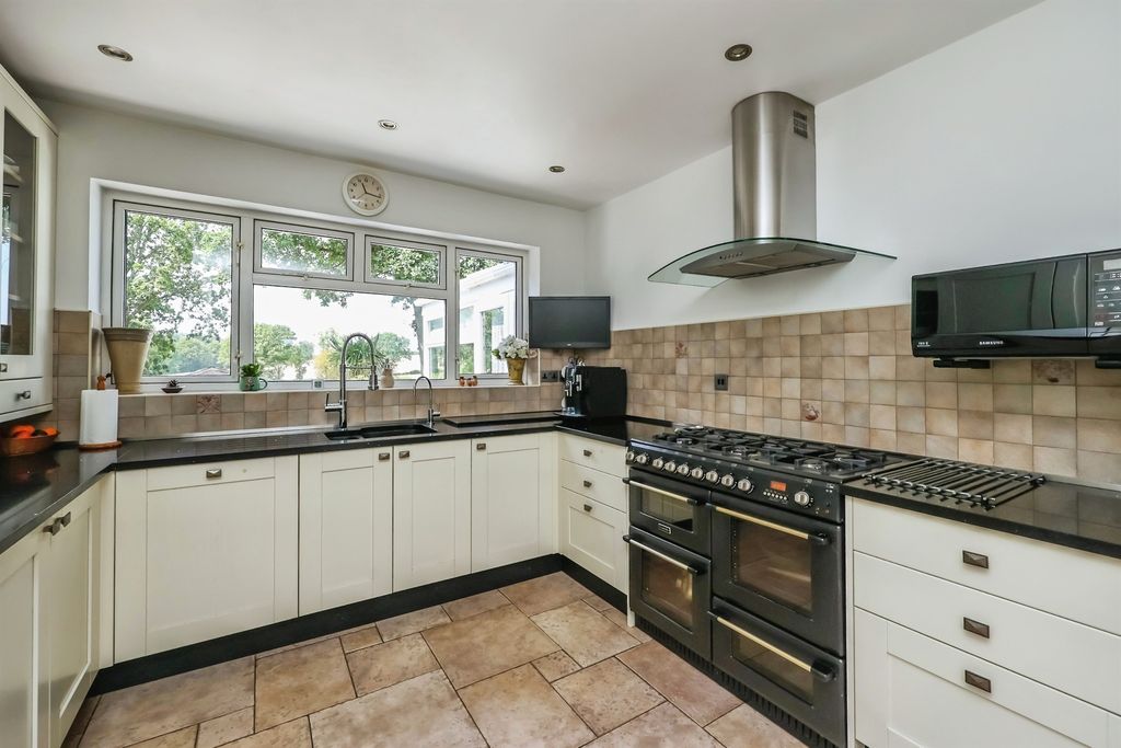 Property photo 2 of 24