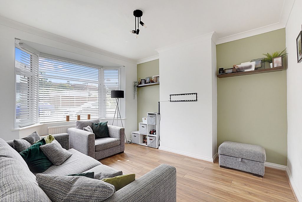 Property photo 2 of 19 4258074