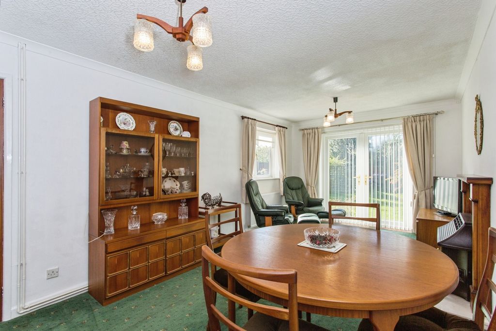 Property photo 3 of 19 Sitting/Dining Room