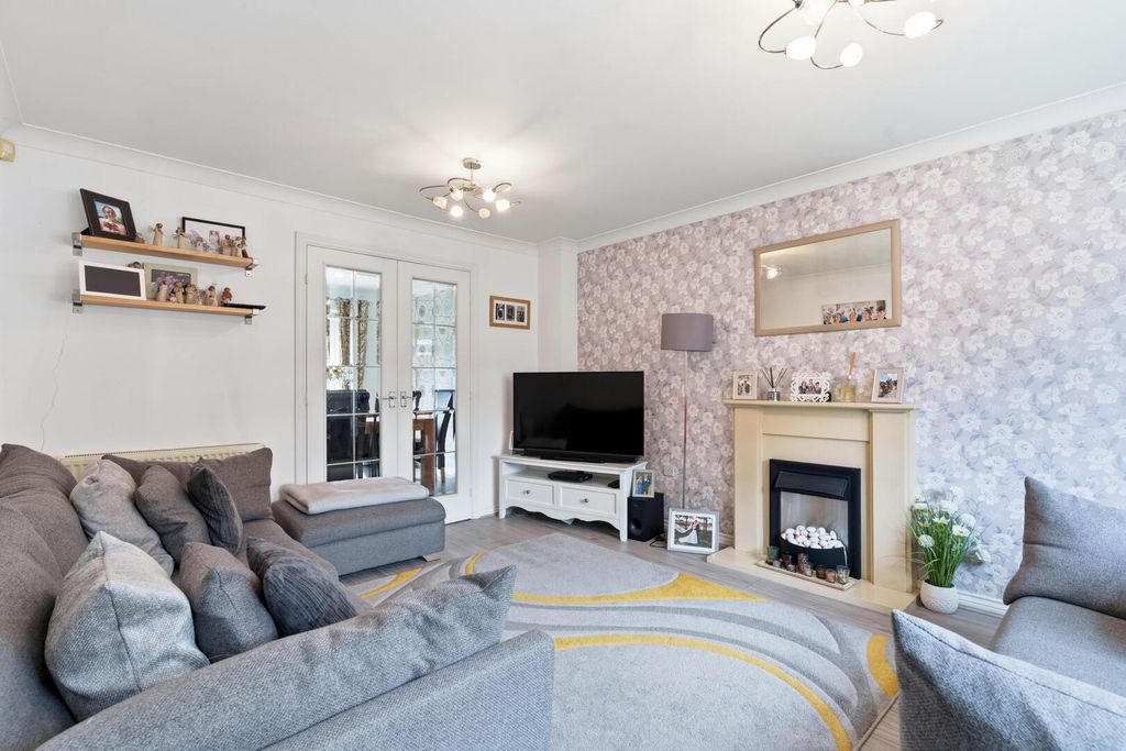 Property photo 2 of 40 Living Room