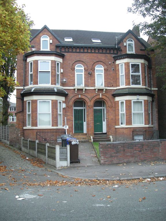 Property photo 1 of 6 Flat Is Middle Right