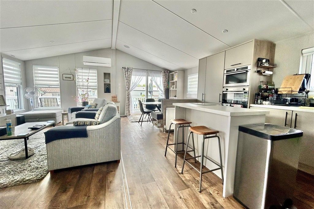 Property photo 1 of 9 Lounge/Kitchen/Diner New