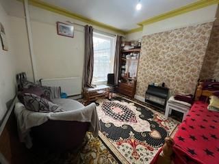 Property photo 3 of 10 Lounge 2
