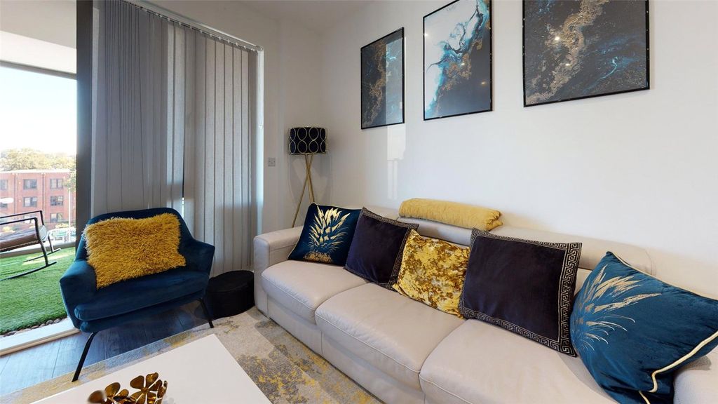 Property photo 3 of 10 Living Room