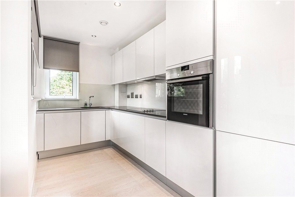 Property photo 3 of 11 Kitchen