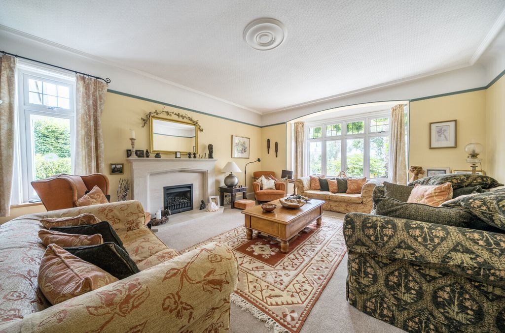 Property photo 2 of 28 Lounge