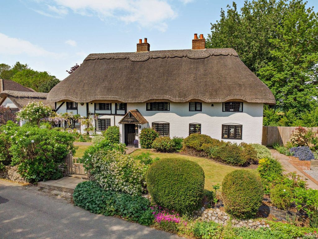 Property photo 1 of 31 Thatch Cottage