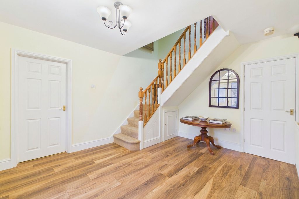 Property photo 2 of 26