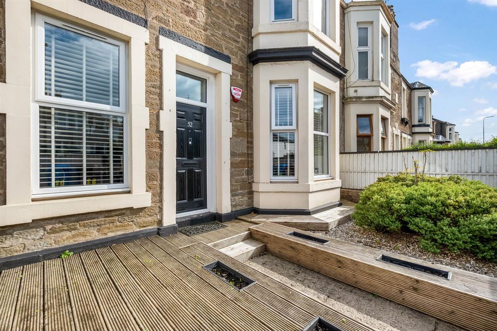 Property photo 2 of 33