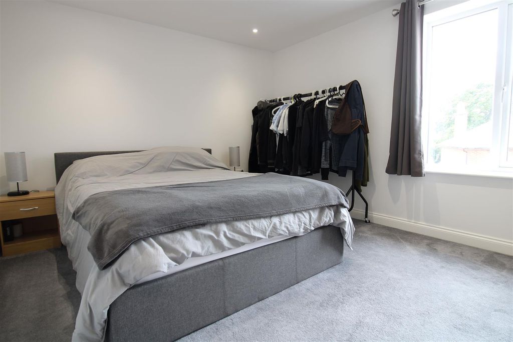 Property photo 2 of 7 Master Bedroom