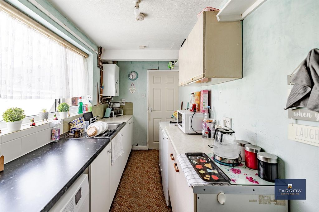 Property photo 3 of 17 Kitchen