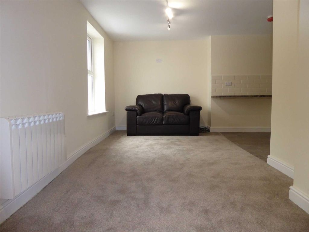 Property photo 2 of 9 Living Room: