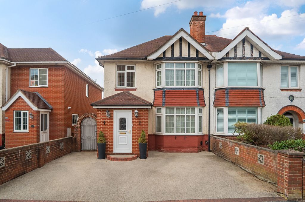Property photo 1 of 12 1327911-11-687E58...