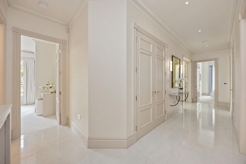 Additional image 16 of 3 bed flat for saleCholbury Place, London Road, Ascot SL5.