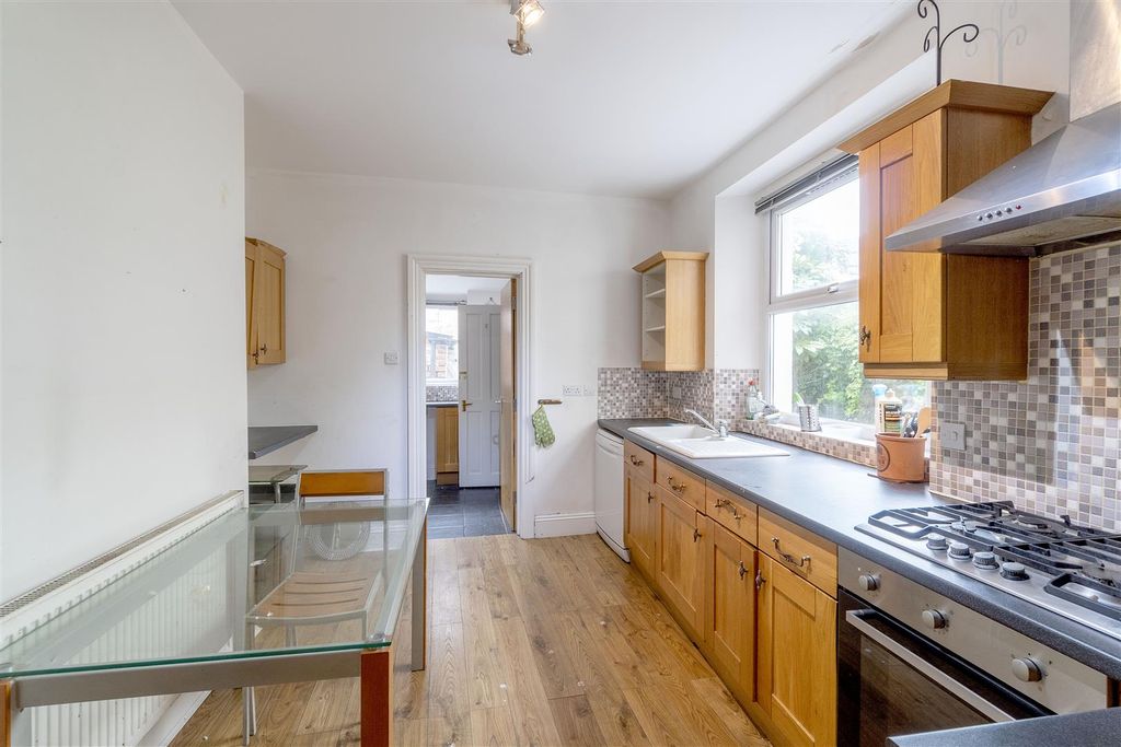 Property photo 3 of 11 Kitchen.Jpg