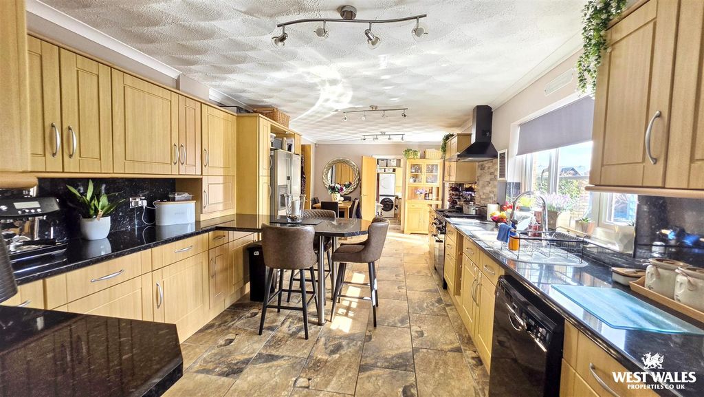 Property photo 3 of 39 Kitchen 1 (5).Jpg