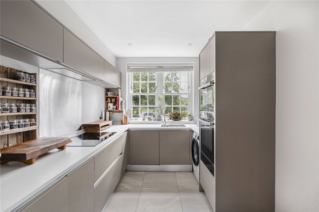 Property photo 3 of 17 Kitchen