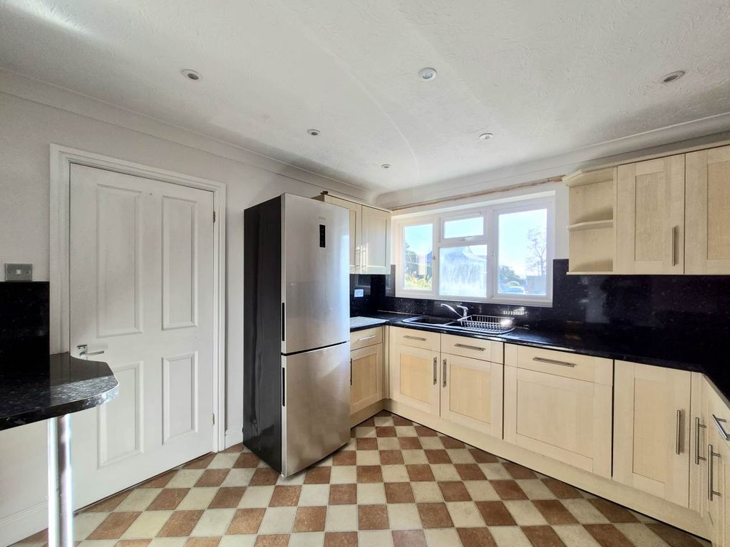 Property photo 2 of 16 Kitchen