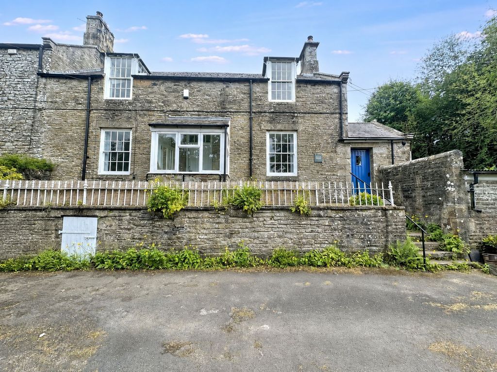 Property photo 1 of 25