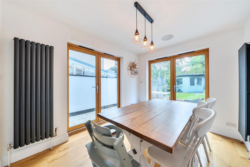 Property photo 3 of 12 Cassiobridge Road - Diner.Jpg