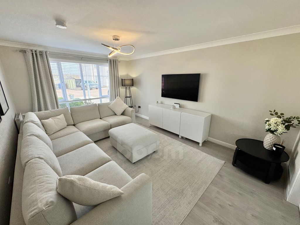 Property photo 2 of 31 Juniper Street, Irvine Lounge