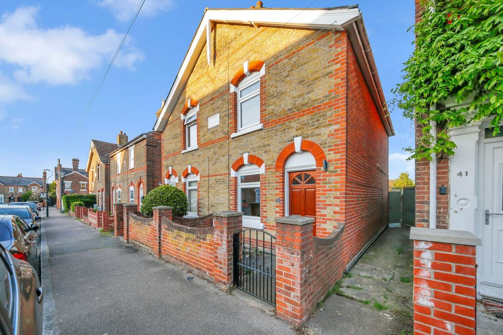 Property photo 3 of 34