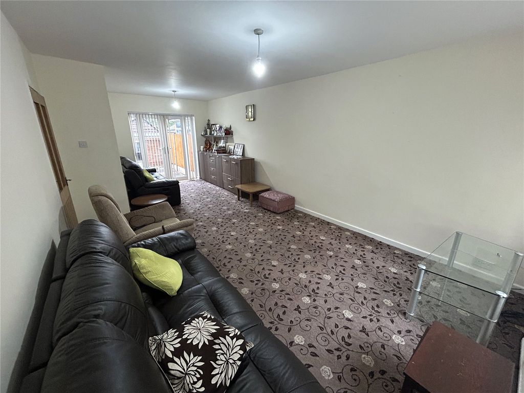 Property photo 3 of 18 Living Room