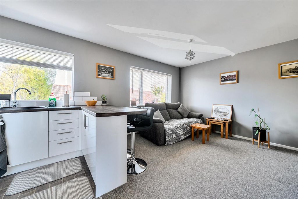 Property photo 3 of 11 1437658-12-69ce713Eb0A6B.Jpg