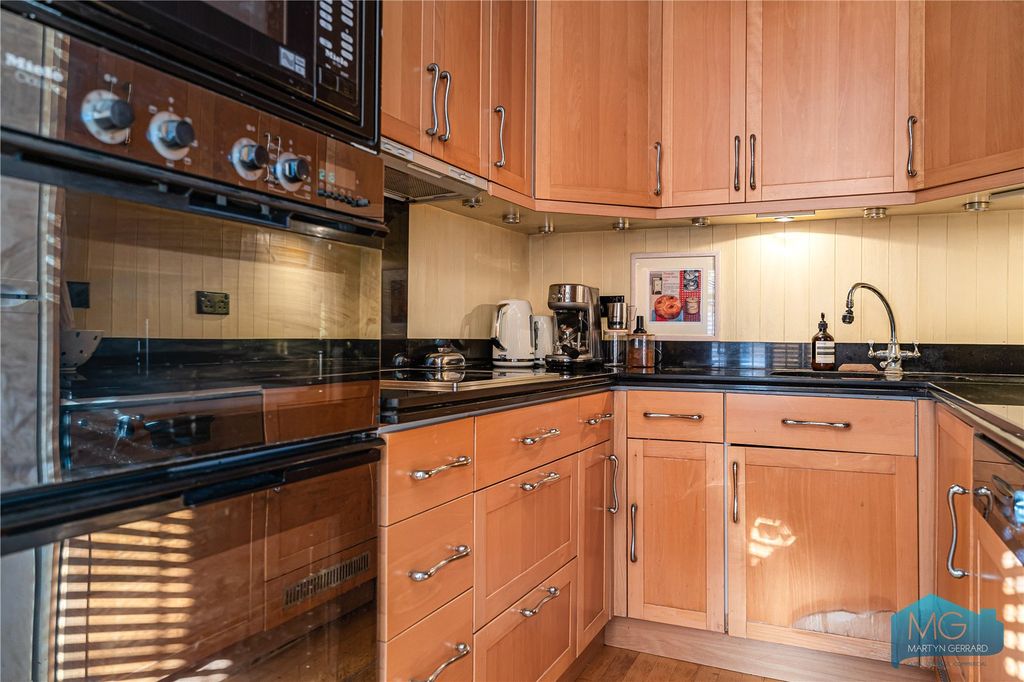 Property photo 3 of 19 Picture No. 30