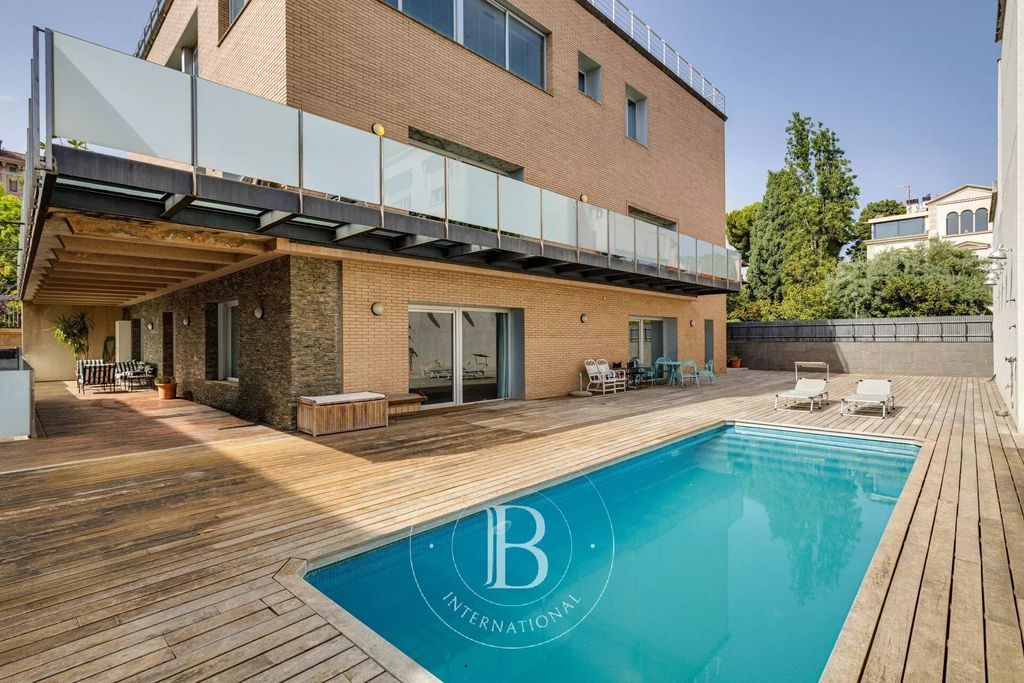 Property photo 1 of 46 A Grand Family Residence In The Heart Of La Bonanova