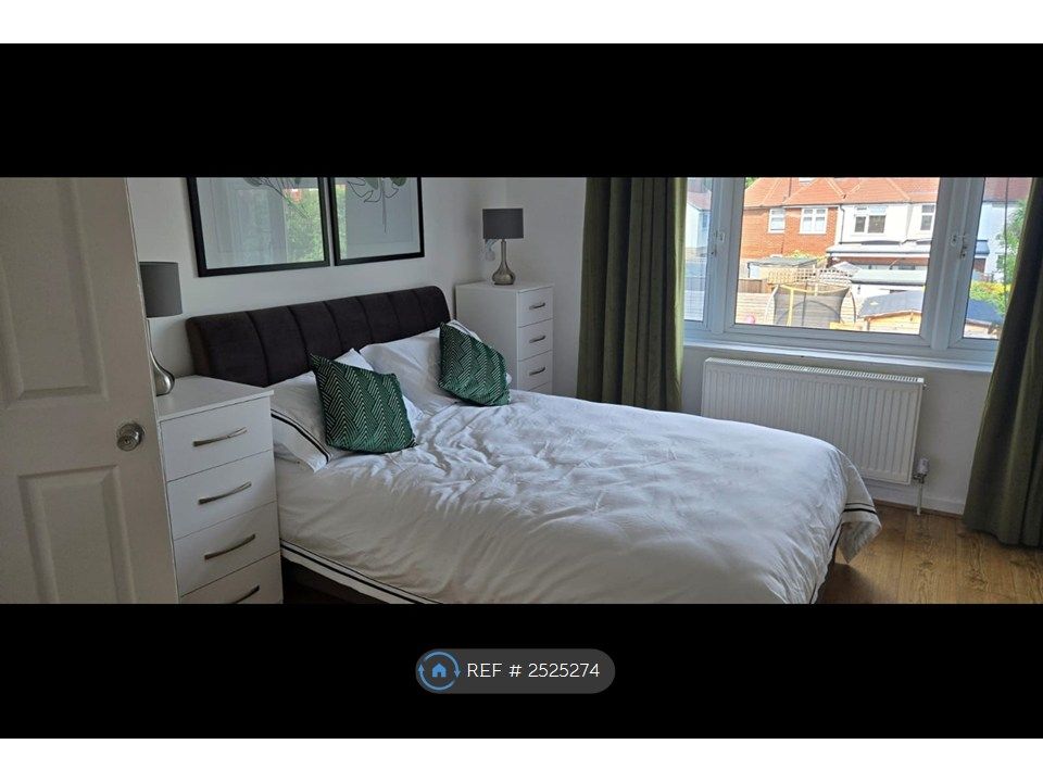 Property photo 2 of 17 Double Bedroom