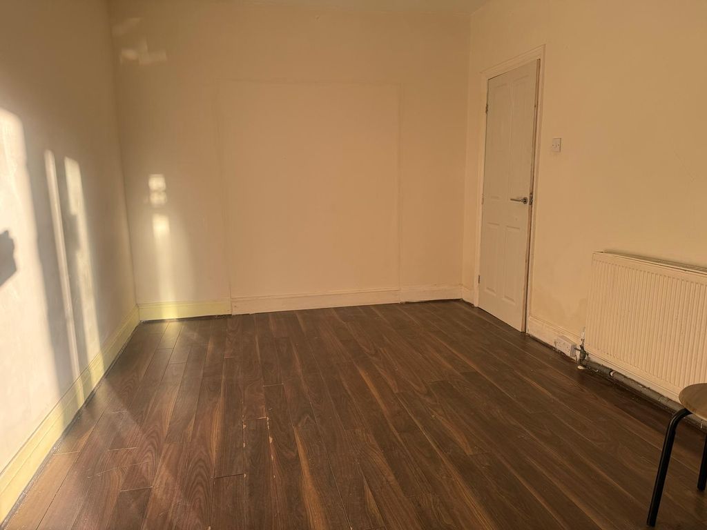 Additional image 4 of 5 bed detached house to rentTalbot Road, Luton LU2