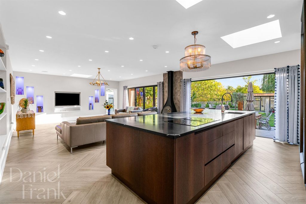 Property photo 2 of 55