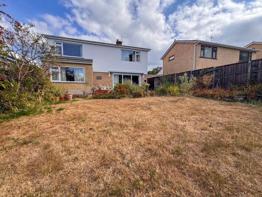 Property photo 2 of 27
