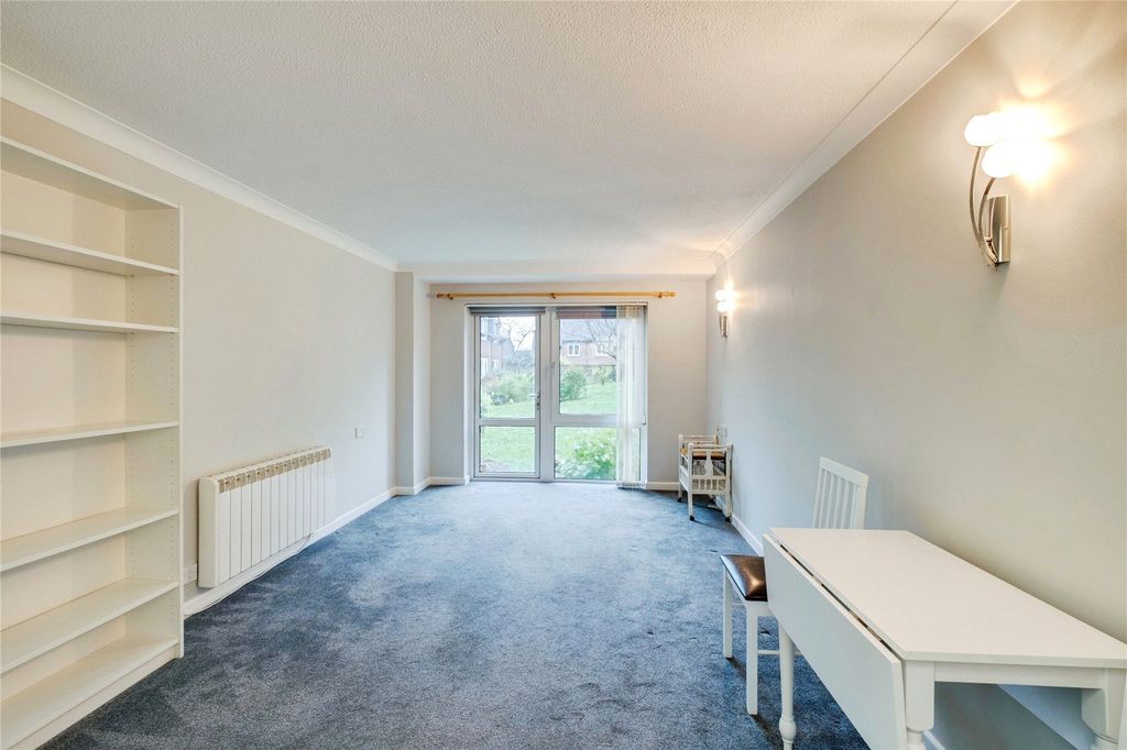 Property photo 3 of 10 Lounge