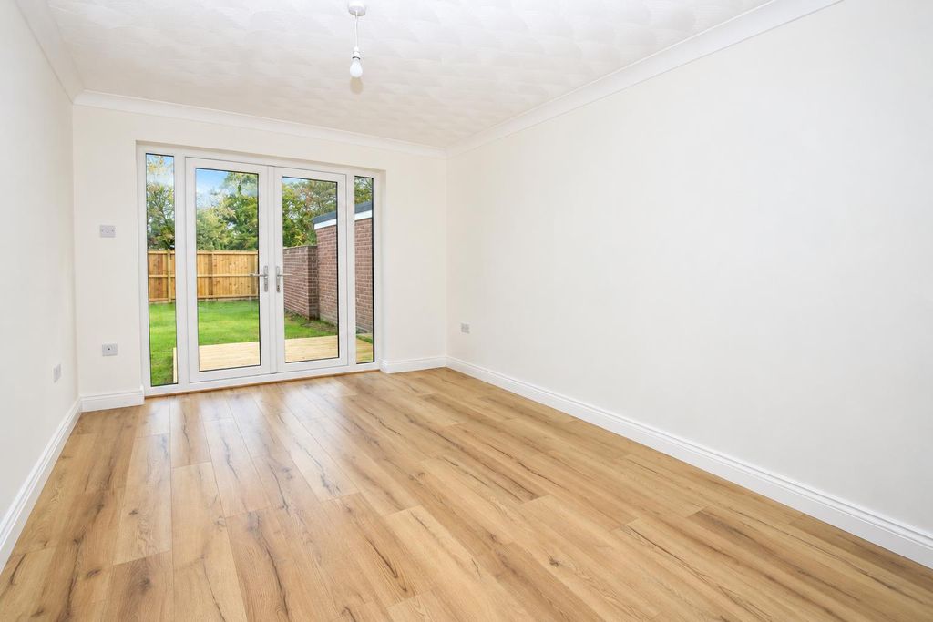 Property photo 3 of 16 1 (5).Png