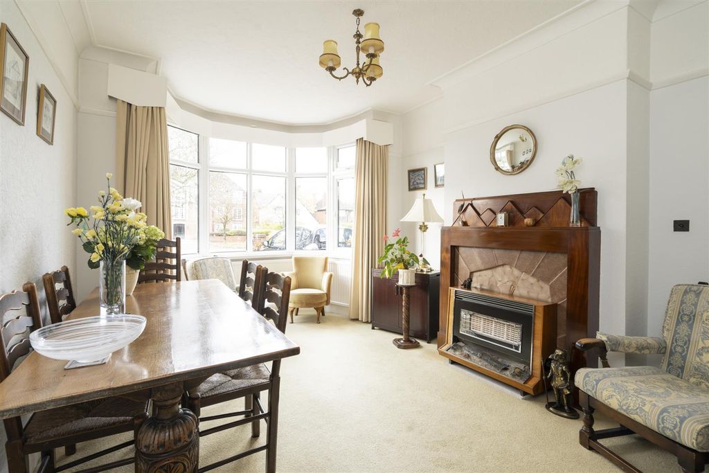 Property photo 2 of 14 289 Warwick Road_17.Jpg