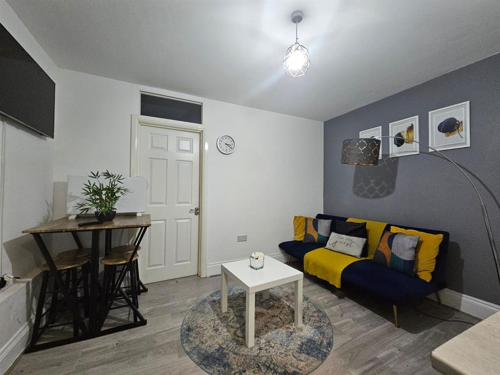 Property photo 3 of 10 Living Room